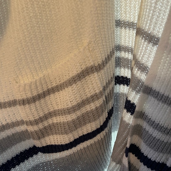 Aerie oversized sweater shawl - Picture 4 of 4